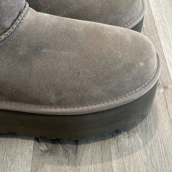 UGG WOMEN'S CLASSIC MINI PLATFORM BOOTS - Picture 10 of 16